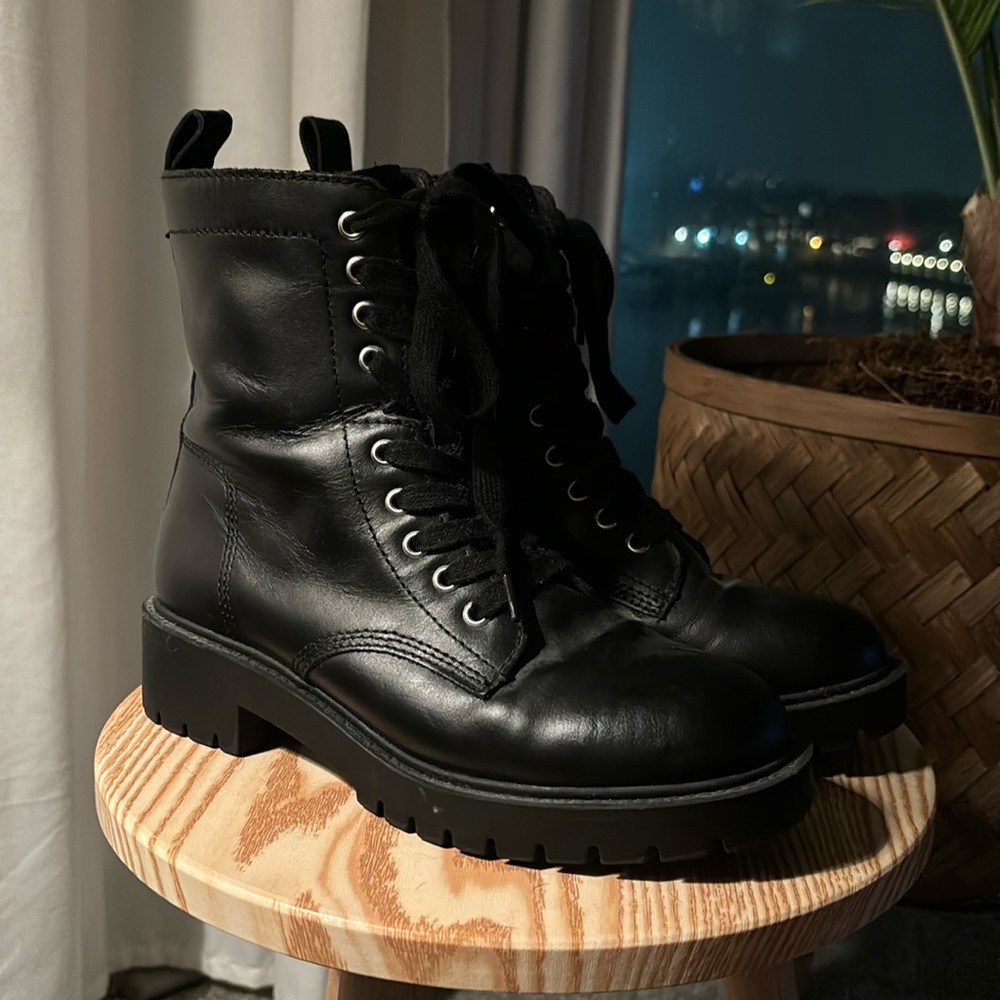 Leather Lace Up Steve Madden Boots